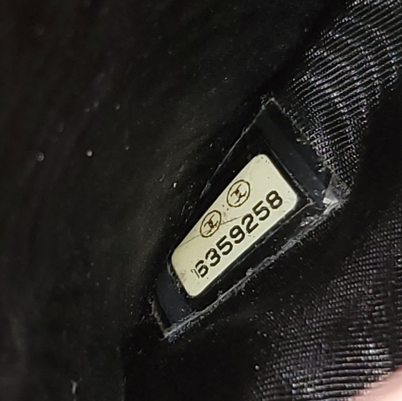 CHANEL CC Logo Black Caviar Kisslock Long Bifold Wallet - Picture 3 of 11